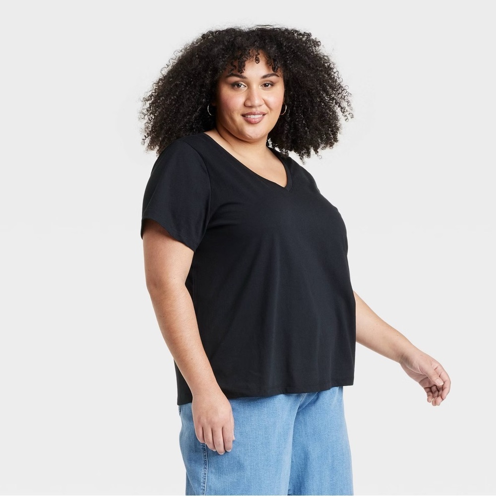 Ava & Grace Black Short Sleeve V-Neck Tee